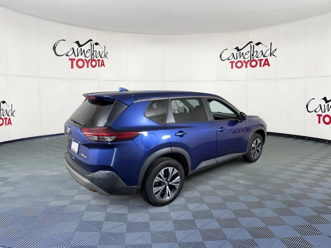 Used 2022 Nissan Rogue SV AWD/4WD image 2