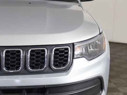 Used 2025 Jeep Compass Sport AWD/4WD image 12
