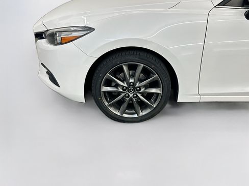 Used 2018 MAZDA MAZDA3 Touring FWD image 11