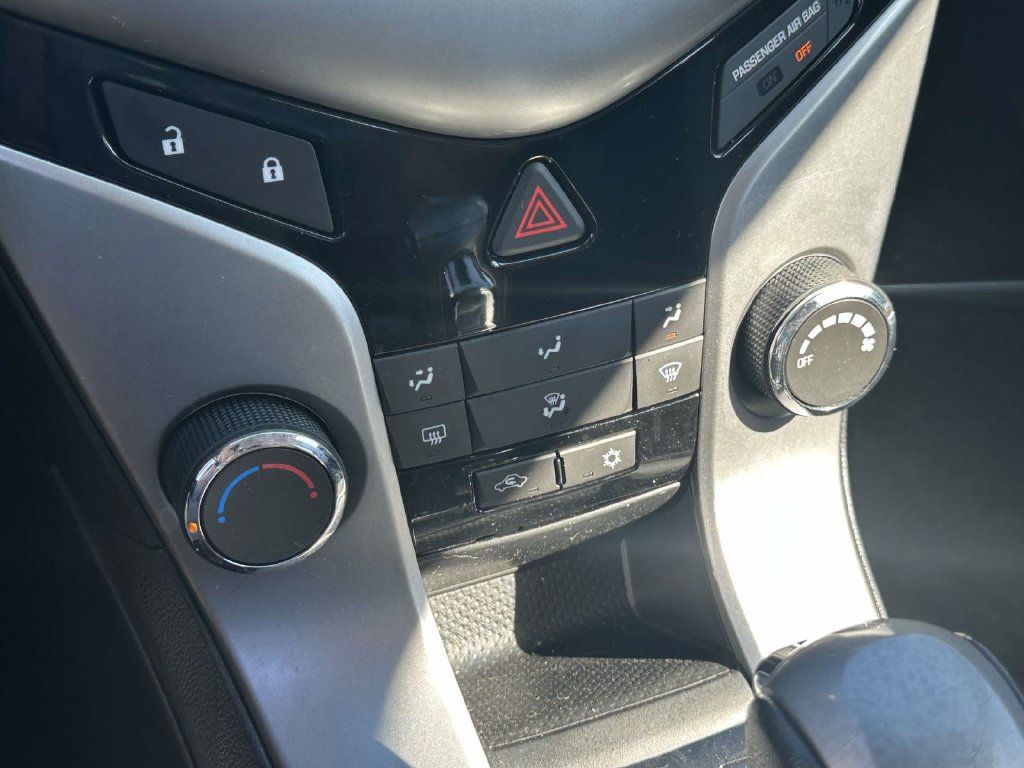 Used 2014 Chevrolet Cruze LT FWD image 27