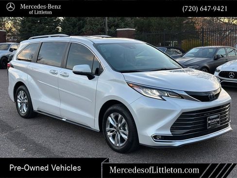 Used 2024 Toyota Sienna Limited image 6