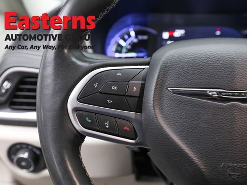 Used 2022 Chrysler Pacifica Touring-L FWD image 15