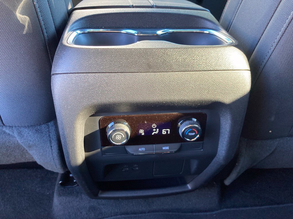 Used 2026 Chevrolet Traverse LT w/ Midnight/Sport Edition FWD image 21