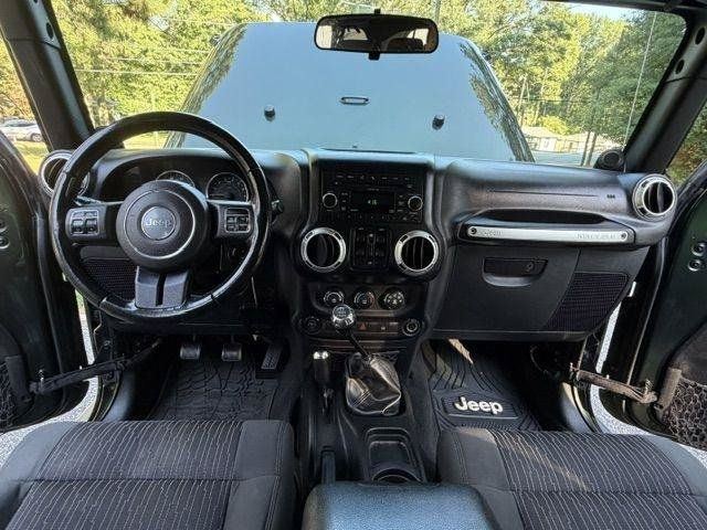 Used 2011 Jeep Wrangler Unlimited Sahara w/ Connectivity Group AWD/4WD image 27