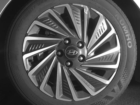 Used 2025 Hyundai Sonata SEL FWD image 12