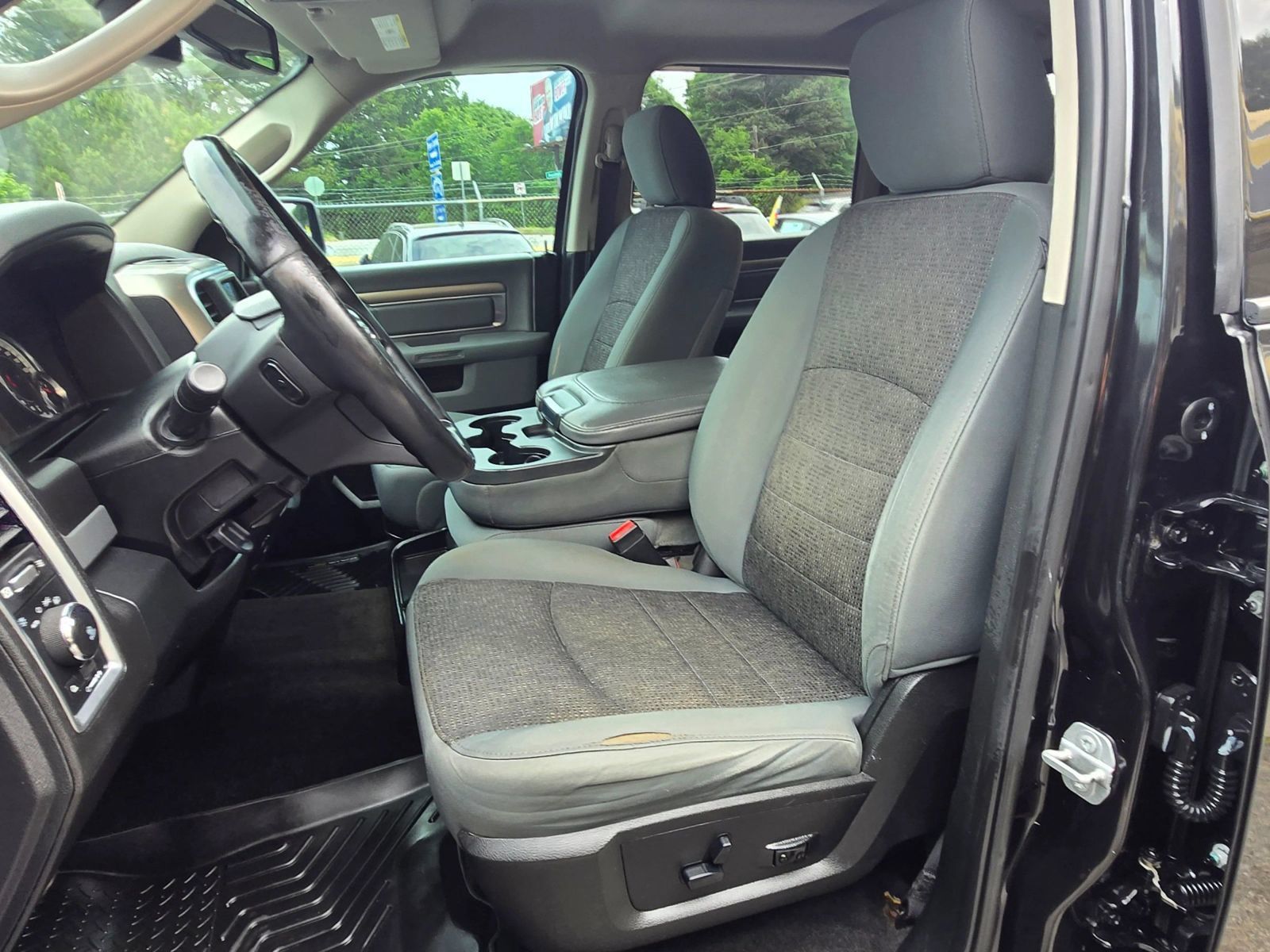 Used 2017 RAM 1500 Big Horn AWD/4WD image 6
