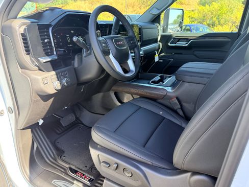 New 2026 GMC Sierra 2500 SLT w/ SLT Premium Package image 13