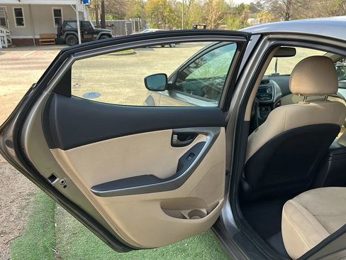 Used 2013 Hyundai Elantra GLS w/ Preferred Pkg image 18