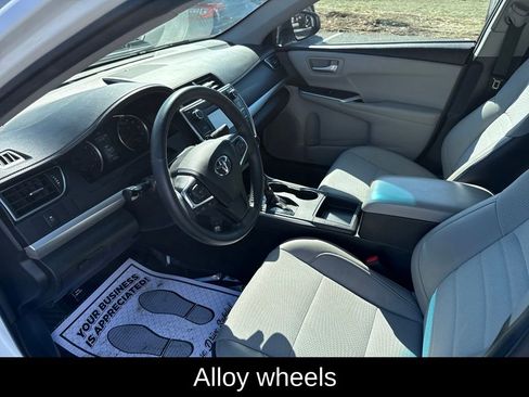Used 2017 Toyota Camry SE image 15