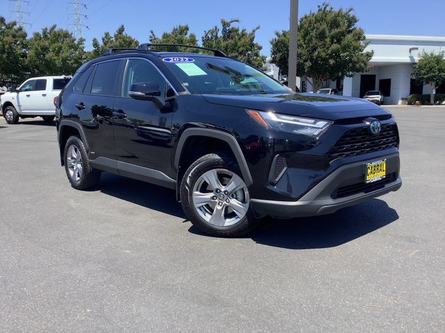 Used 2022 Toyota RAV4 XLE AWD/4WD image 2