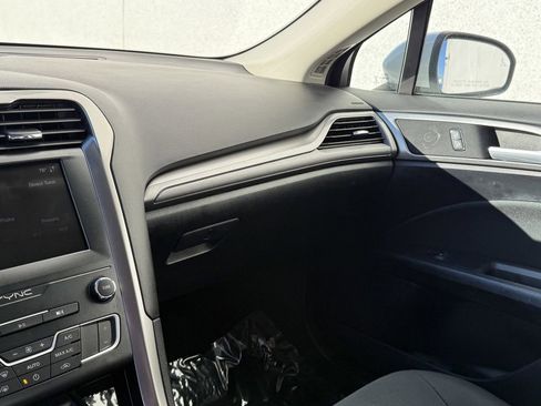 Used 2019 Ford Fusion SE image 27