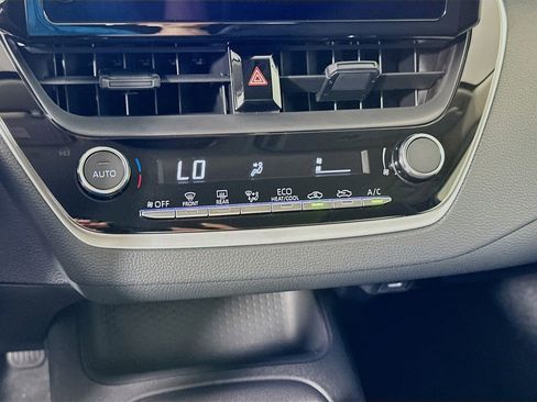 Used 2025 Toyota Corolla LE image 16