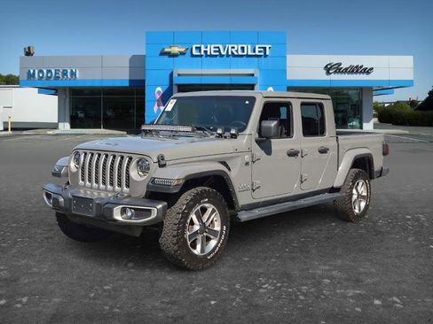 Used 2023 Jeep Gladiator Overland AWD/4WD image 1