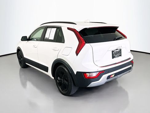 Used 2023 Kia Niro EX FWD image 5