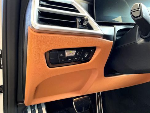 Used 2026 BMW M440i Convertible RWD image 33