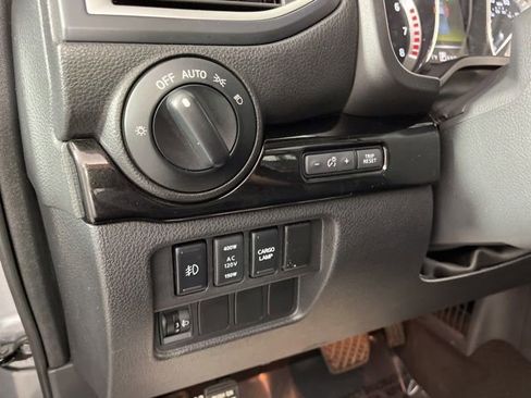 Used 2018 Nissan Titan SL w/ Midnight Edition RWD image 30