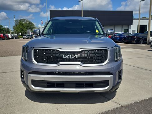 Certified 2024 Kia Telluride LX FWD image 3