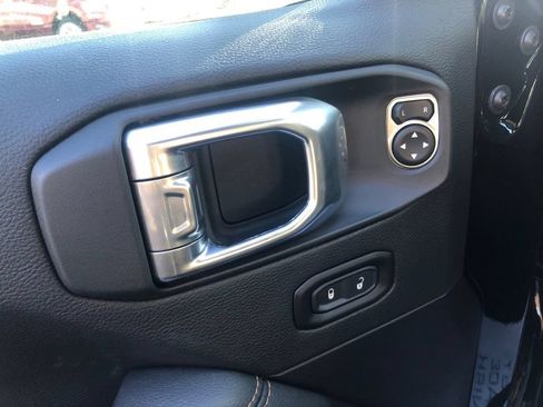 Used 2022 Jeep Wrangler Unlimited Sahara AWD/4WD image 26