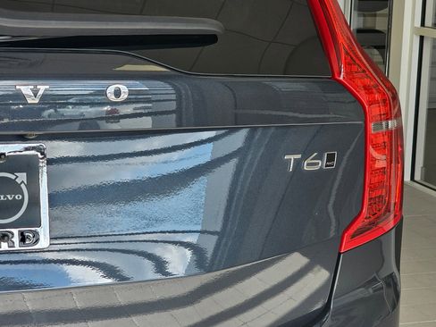 Certified 2022 Volvo XC90 T6 Momentum w/ Climate Package image 7