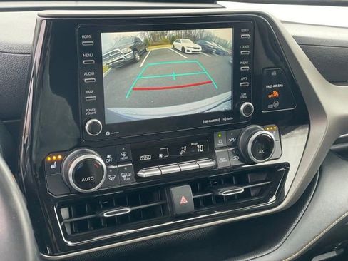 Used 2022 Toyota Highlander Bronze Edition image 21