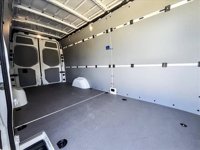 Used 2024 Mercedes-Benz eSprinter 170 Cargo image 19