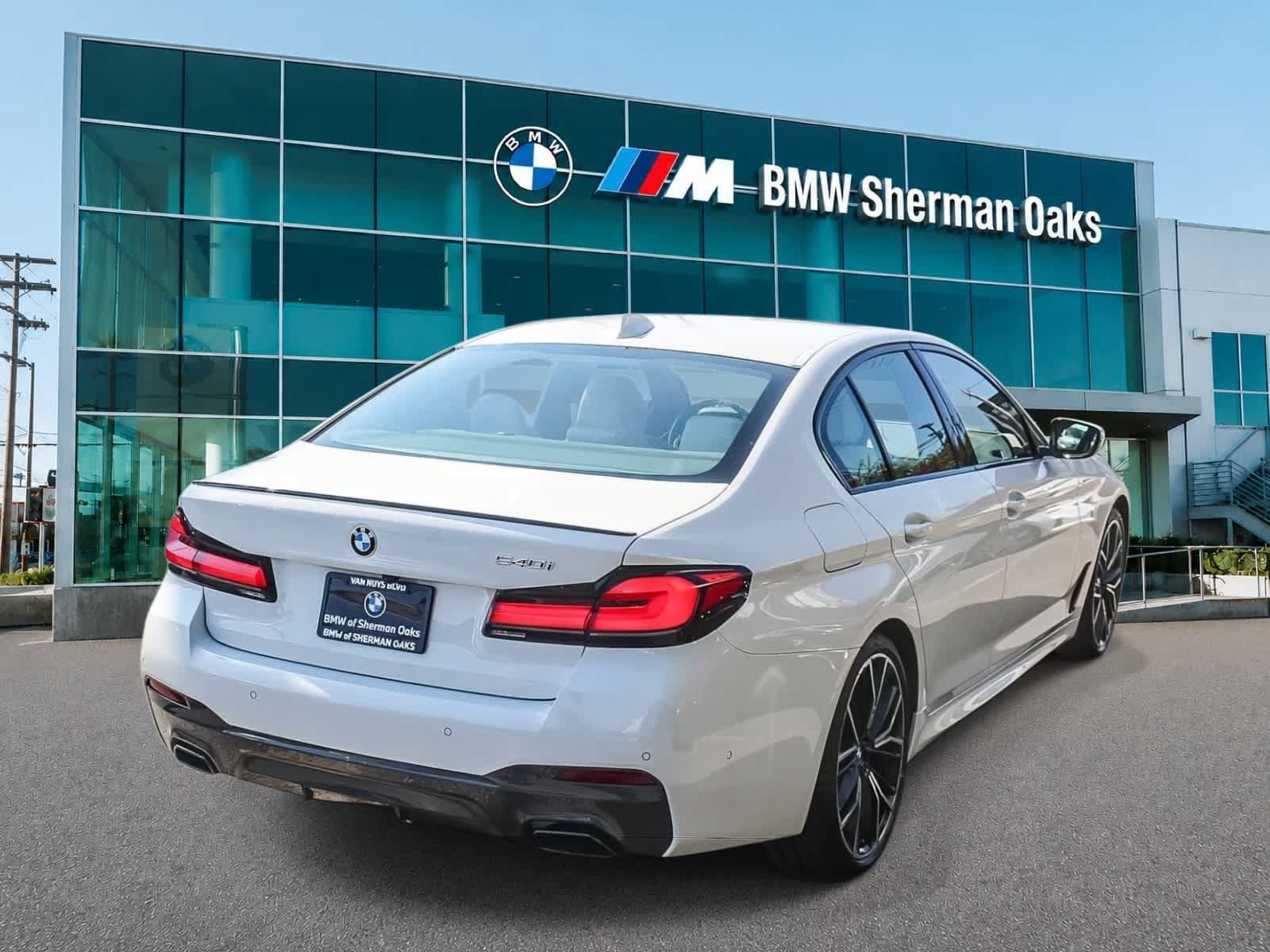 Used 2023 BMW 540i w/ M Sport Package RWD image 4