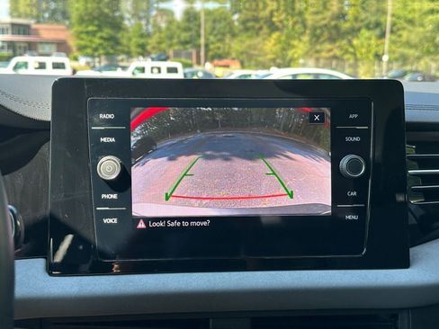 Used 2025 Volkswagen Jetta SE image 17