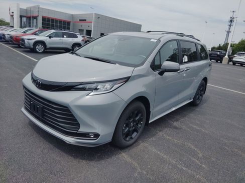 New 2026 Toyota Sienna XLE Woodland Edition AWD/4WD image 2