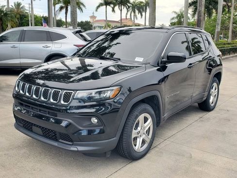 Used 2023 Jeep Compass Latitude AWD/4WD image 3