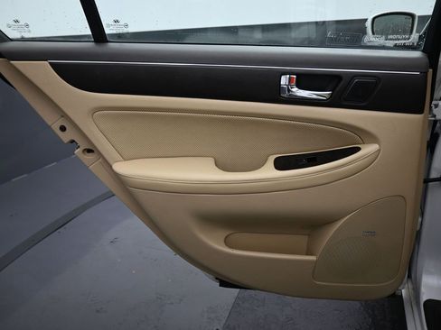 Used 2011 Hyundai Genesis 4.6 image 31