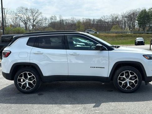 Used 2024 Jeep Compass Limited image 5