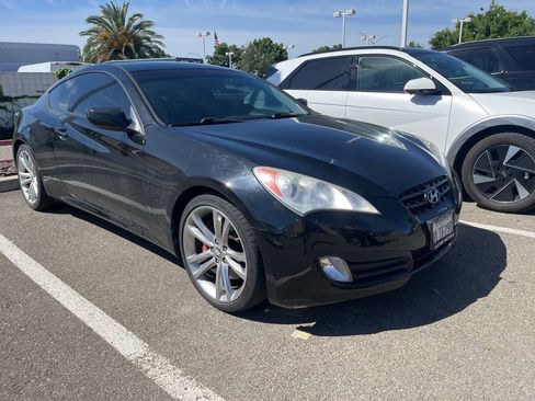 Used 2012 Hyundai Genesis 3.8 image 3