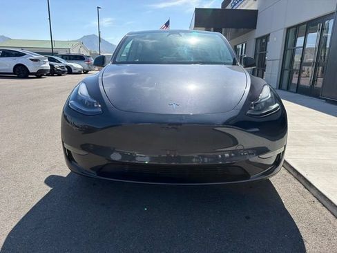 Used 2024 Tesla Model Y Long Range AWD/4WD image 2
