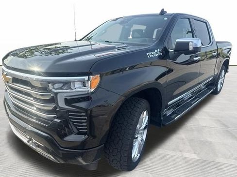 Used 2023 Chevrolet Silverado 1500 High Country w/ High Country Premium Package AWD/4WD image 2