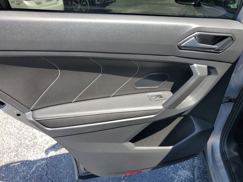 Used 2023 Volkswagen Tiguan SE R-Line image 18