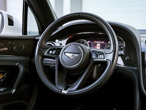Used 2019 Bentley Bentayga image 36