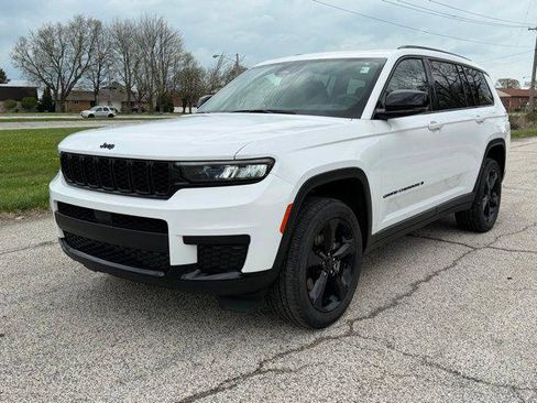 Certified 2023 Jeep Grand Cherokee L Laredo AWD/4WD image 5