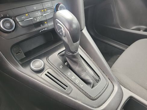 Used 2015 Ford Focus SE w/ Reverse Sensing Package FWD image 17