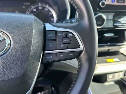 Used 2024 Toyota Highlander XLE image 23