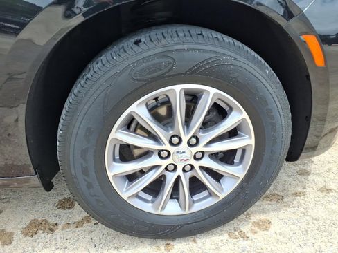Used 2024 Buick Enclave Essence w/ Technology Package FWD image 9