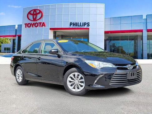 Used 2015 Toyota Camry LE FWD image 1