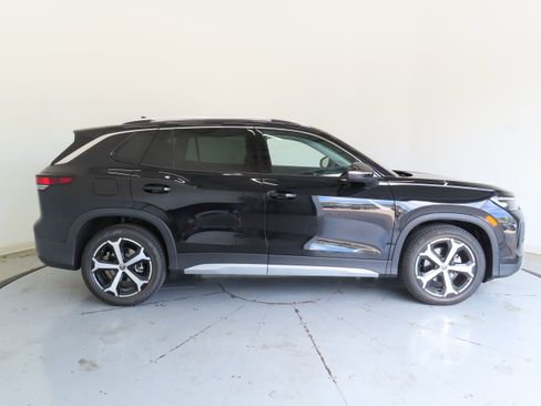 New 2026 Volkswagen Tiguan SE image 2