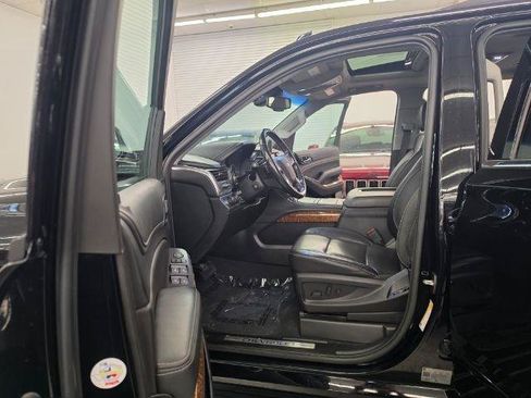 Used 2019 Chevrolet Suburban Premier AWD/4WD image 8
