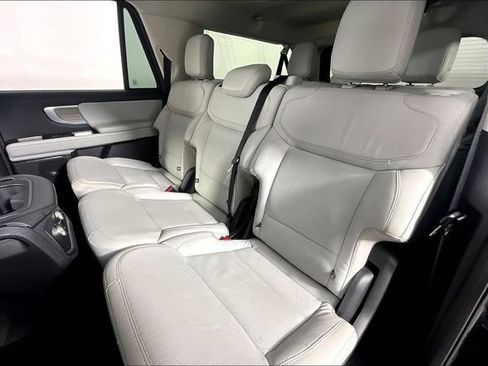 Used 2025 Ford Expedition Max Platinum AWD/4WD image 26