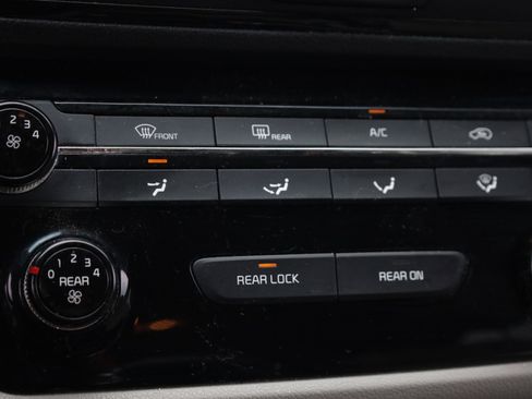 Used 2019 Kia Sedona EX FWD image 8