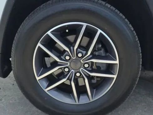 Used 2019 Jeep Grand Cherokee Limited image 55