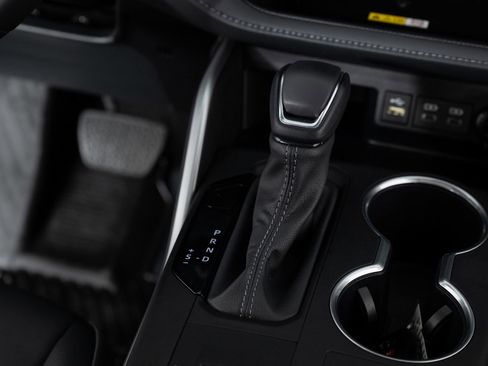 Used 2024 Toyota Highlander XLE image 42