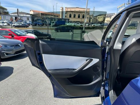 Used 2021 Tesla Model Y Long Range image 51