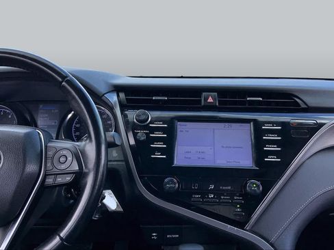 Used 2019 Toyota Camry SE FWD image 7