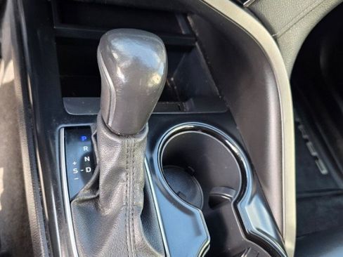 Used 2020 Toyota Camry SE FWD image 18